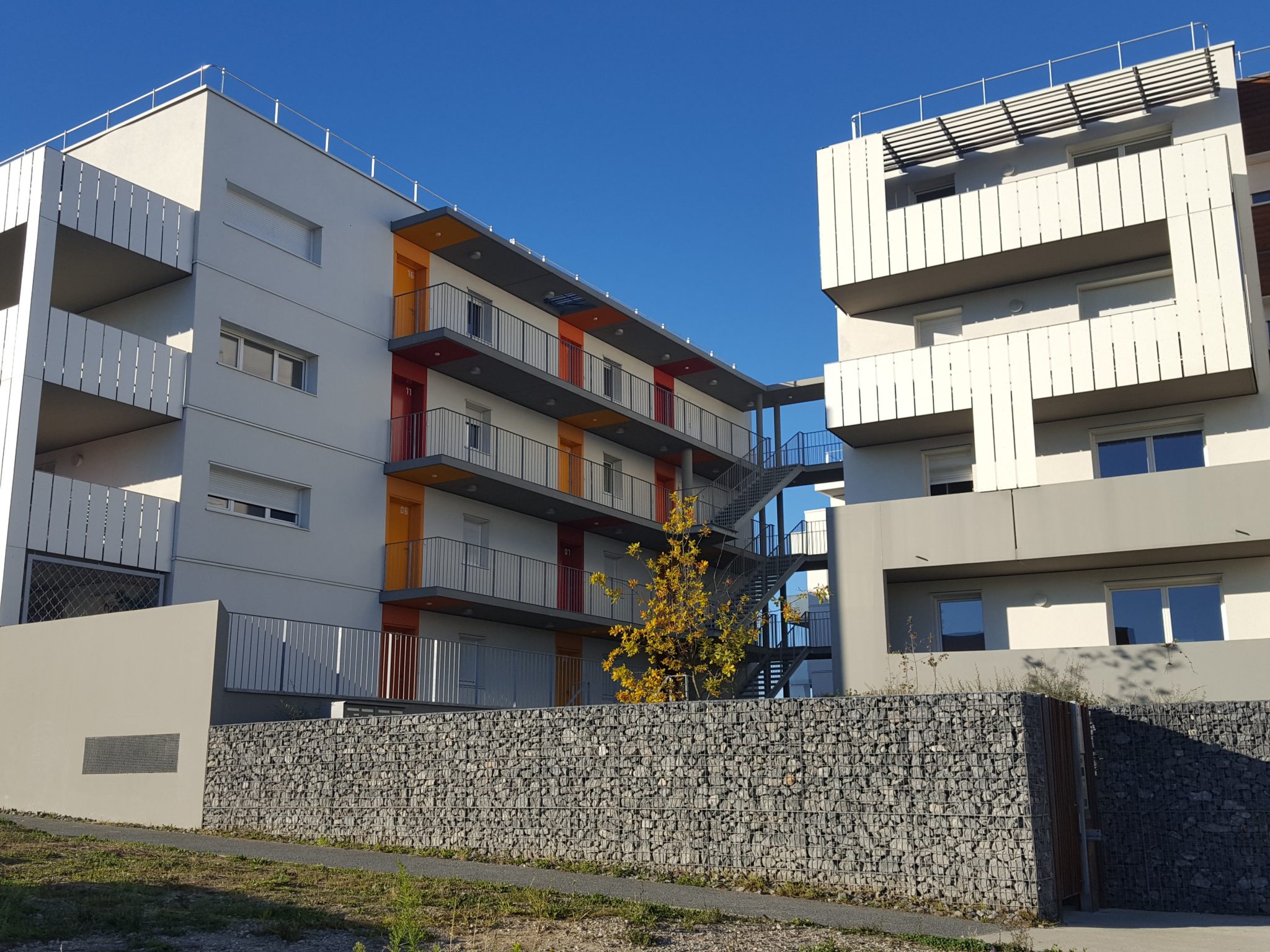 LES ROMARINS FACADE (2) In